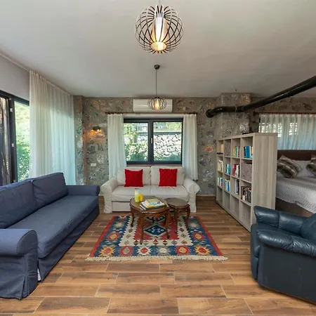 Eclectic Studio Near Sea In Bodrum Apartmán